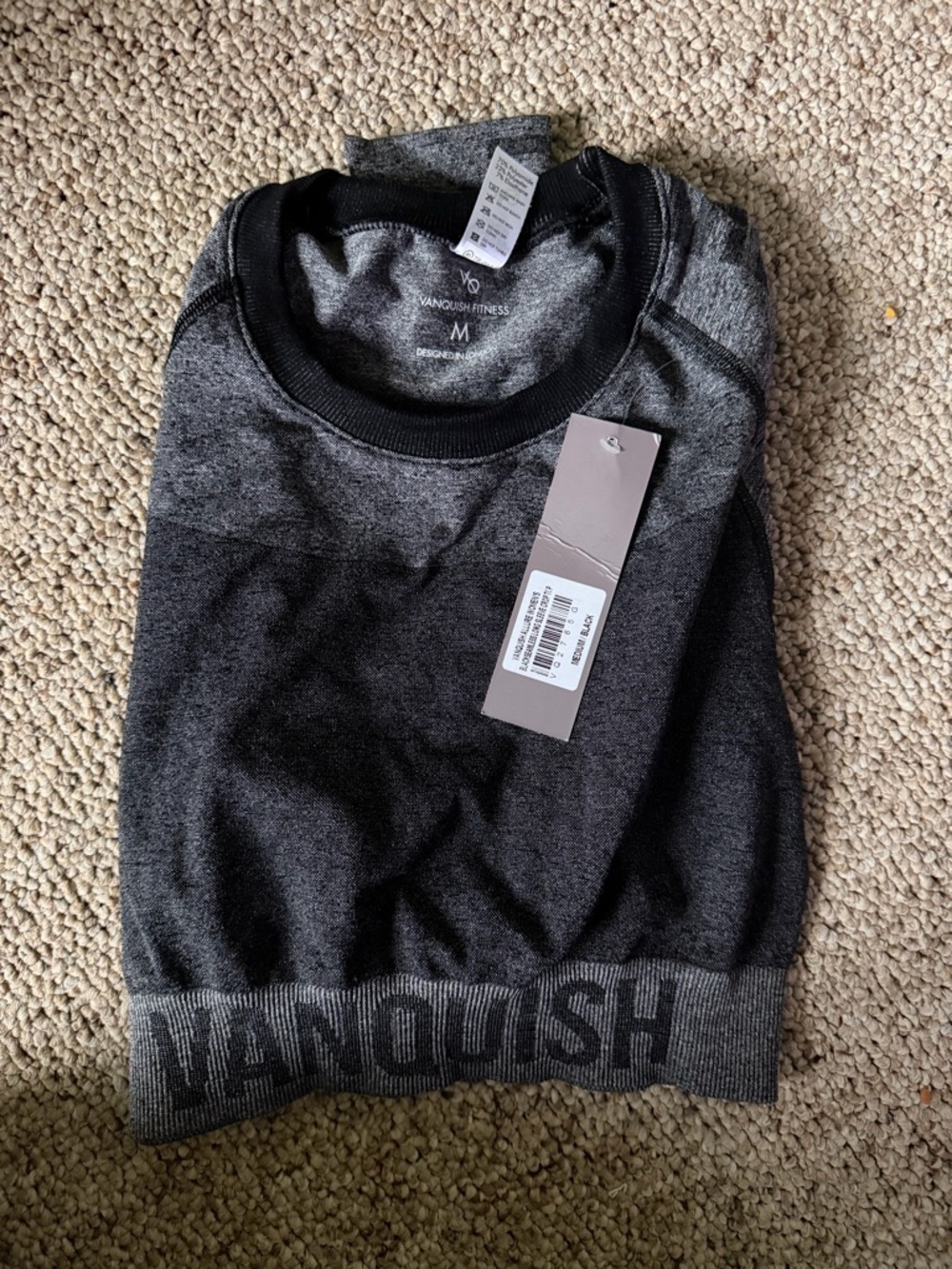 Vanquish fitness crop top - M